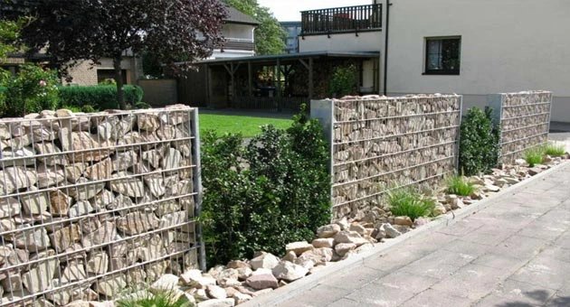 Construcción de un muro de piedras de forma casera